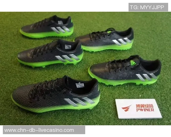 梅西新款足球鞋发布引领潮流的运动装备助力球场表现